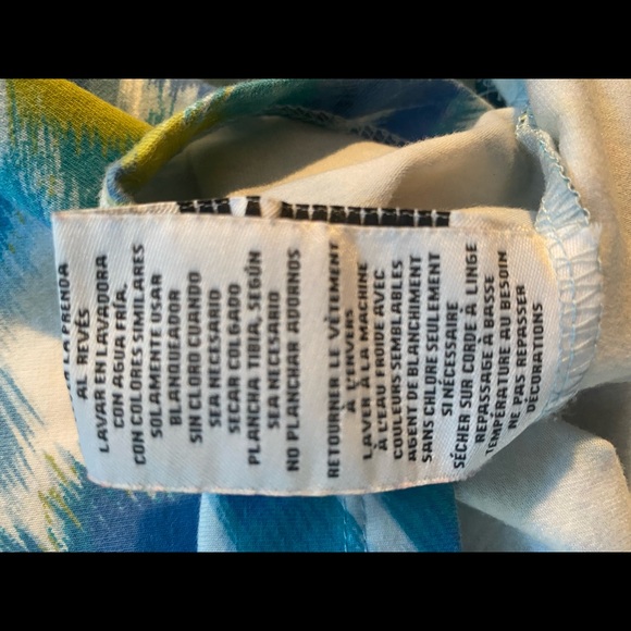 🌺 Ruby Rd. Embellished V Neck Top 🌺 - Picture 8 of 8